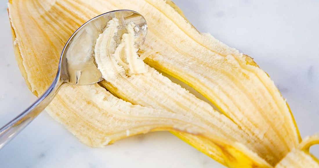 Nie wyrzucaj skórki od banana! Sprawdzone sposoby na wykorzystanie jej w domu i ogrodzie